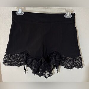 NWT Grand adventure High waisted shorts from Widow by DollsKill. SIZE S